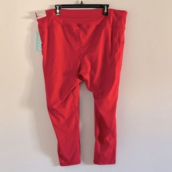 ID Ideology Women's Compression High-Waist
Side-Pocket 7/8 Length Leggings, Red - Picture 6 of 10